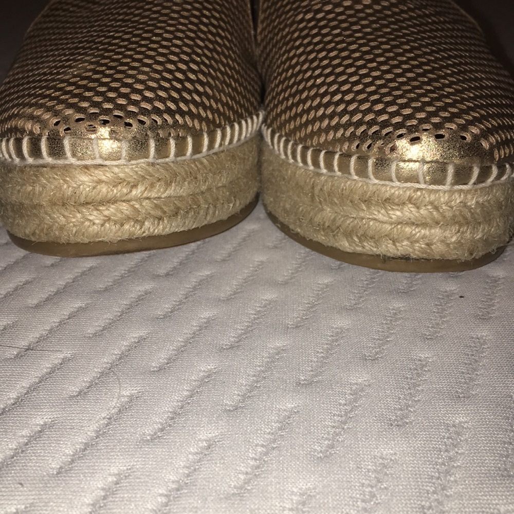 Steve Madden gold flat-forms 9 - Picture 4 of 6